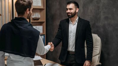 No se trata de cambiar quién es — se trata de perfeccionar sus fortalezas naturales para que su comunicación sea aún más impactante.