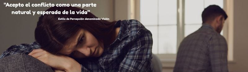 Imagen de dos personas en conflicto, con la cita “Acepto el conflicto como una parte natural y esperada de la vida”, representando el Estilo de Percepción Visión.