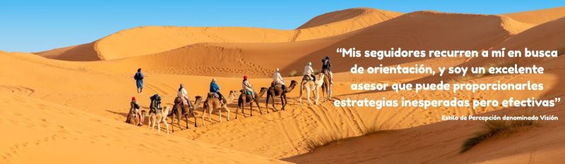 una caravana atravesando el desierto con la cita: "Mis seguidores acuden a mí en busca de orientación, y soy un excelente consejero que puede ofrecerles estrategias inesperadas pero viables" - Atribuido a una persona con el Estilo de Percepción denominado Visión.